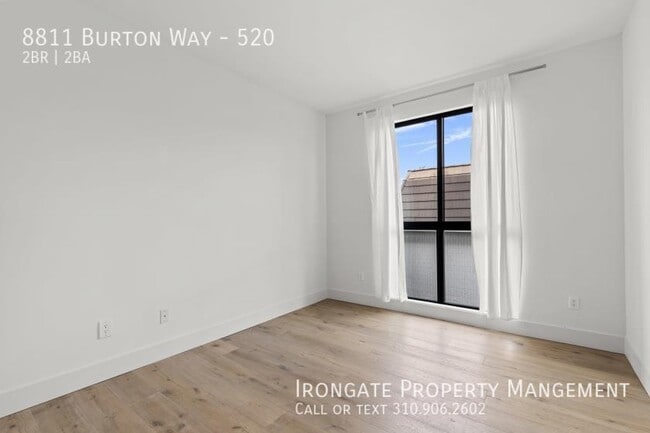 Photo - 8811 Burton Way Unidad 520