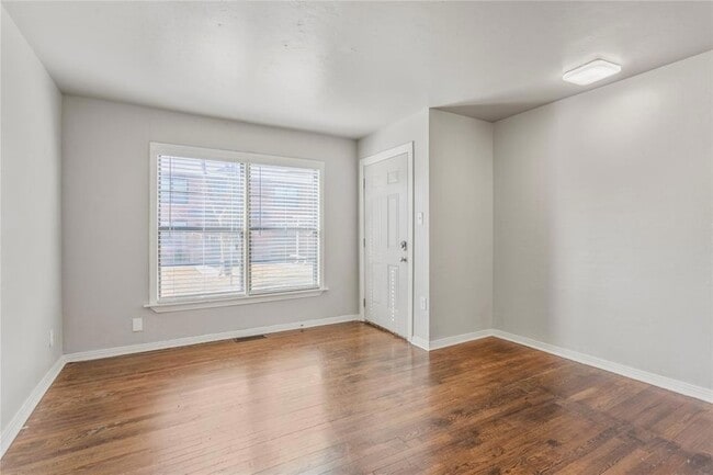 Building Photo - 1217 N Blackwelder Ave Unit 2