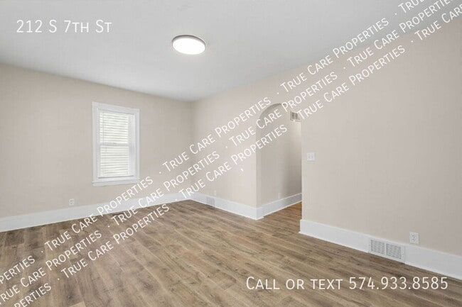 Photo - 212 S 7th St