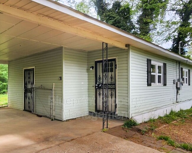 Building Photo - 252 Meadowdale Ave