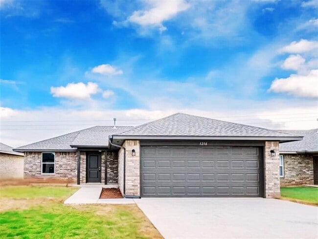 Building Photo - 1529 Highland Loop