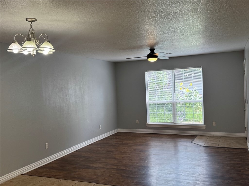 Photo - 860 Mockingbird Ln