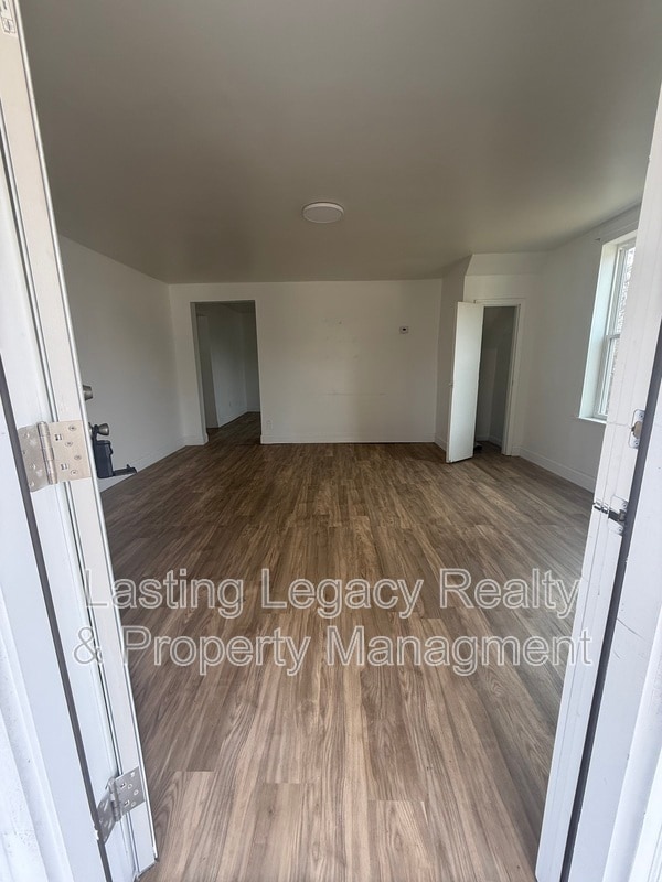 Photo - 325 Jackson St