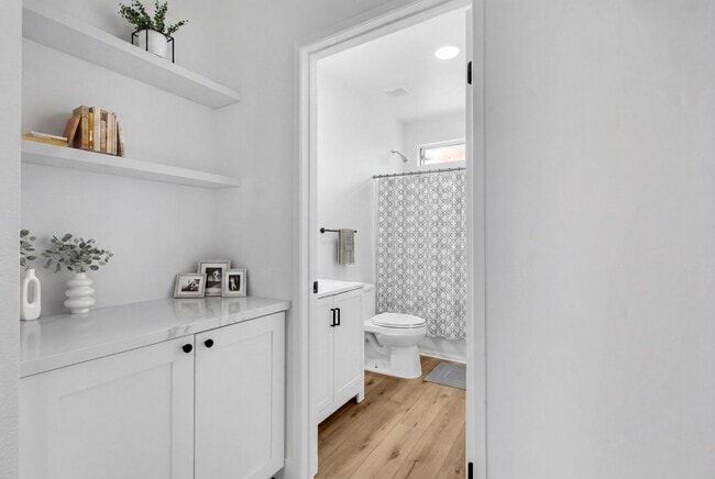 Photo - 468-72 W Los Angeles Dr Unit 1