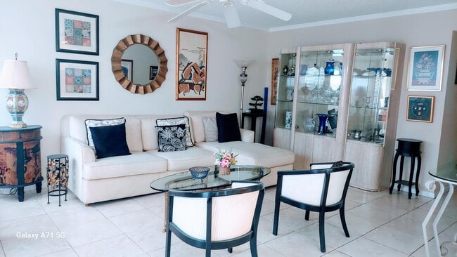 Photo - 2067 Ainslie Dr