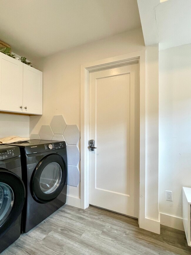 Photo - 732 16th Ave Unit Master bedroom