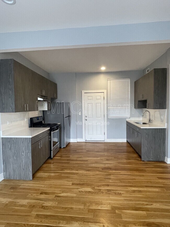 Building Photo - 4957 S Calumet Ave Unit 2