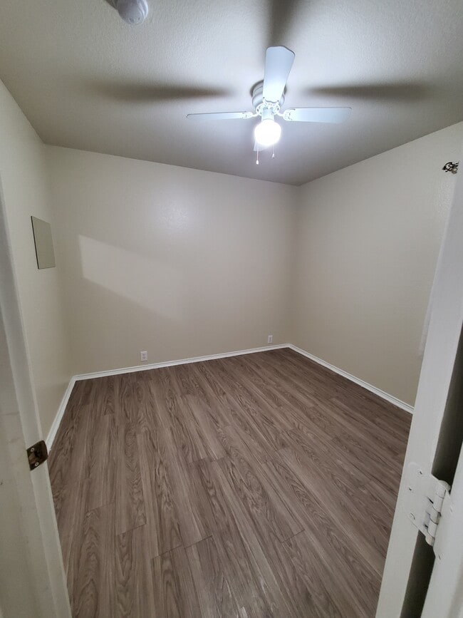 Unit B - Bedroom, pic 2 - 3609 Sonoma Dr Unit 3609B