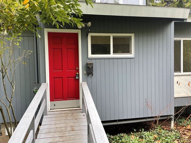 3985-3995 Willamette St Unit 3995