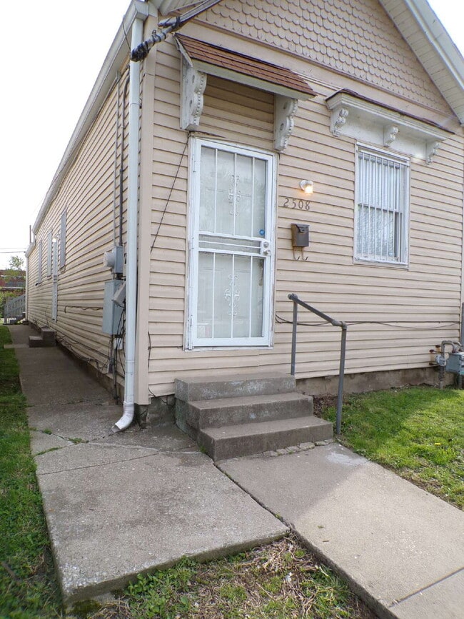 Photo - 2 bedroom, 1 bathroom house in Russell neighborhood