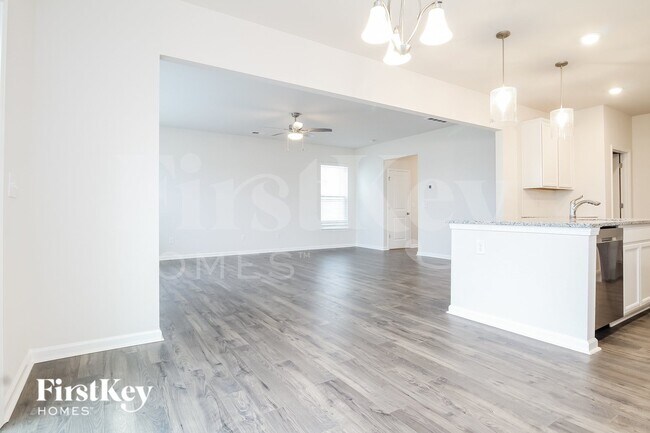 Photo - 600 Goldburn Wy