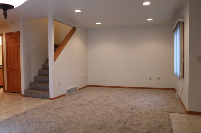 Family Room - 469 N 9th St