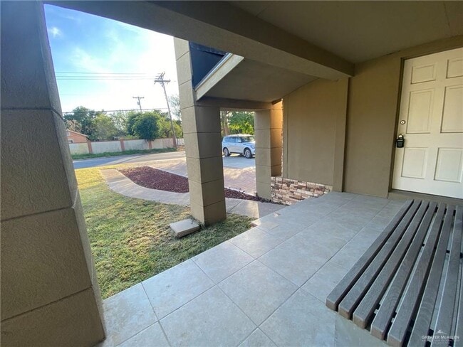 604 W Hackberry Ave