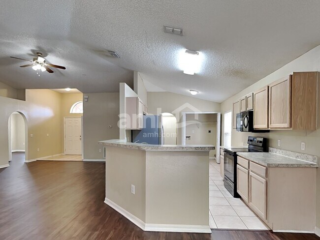 Photo - 70 Reeding Ridge Dr W