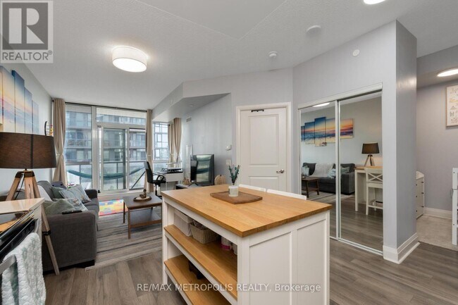 Photo - 15 Zorra St Unit 503