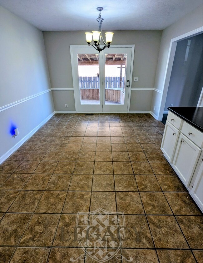 Photo - 221 Benefield Dr