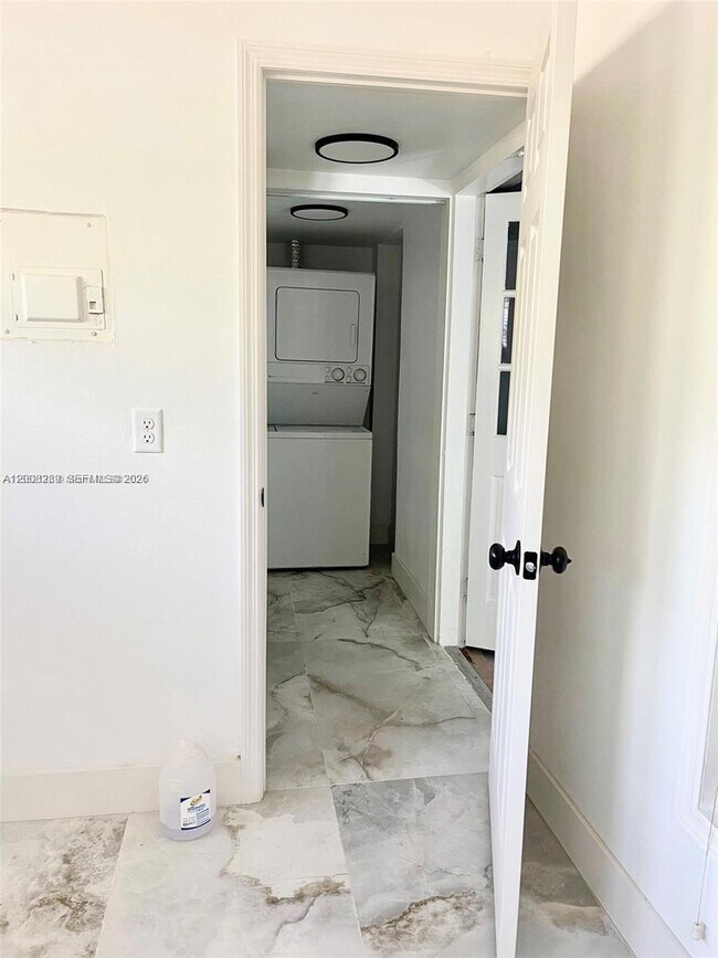 Photo - 1649 NE 8th Ave Unidad 1