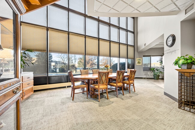 Lobby Area - SummerHouse of Bloomington