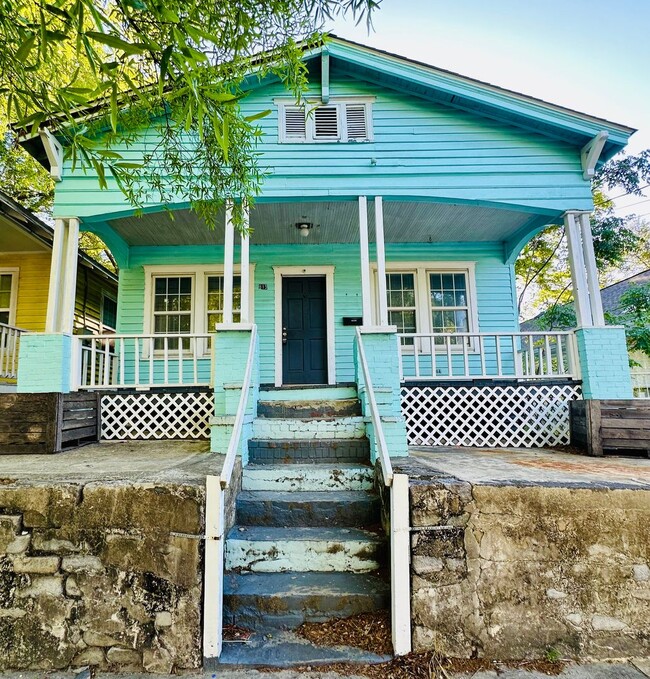 Building Photo - DOWNTOWN - 2 Bedroom - MOVE IN SPECIAL $50... Rental