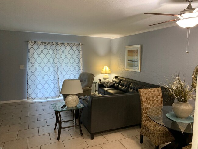 North Lagoon Townhome available now! $250.... - North Lagoon Townhome available now! $250....