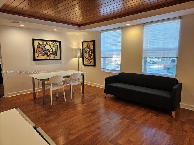 Building Photo - 622 15th St Unit 1