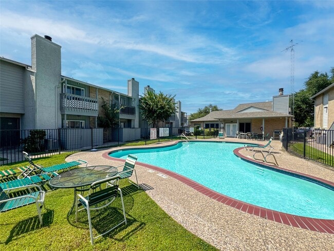 Photo - 260 El Dorado Blvd Unidad 2413