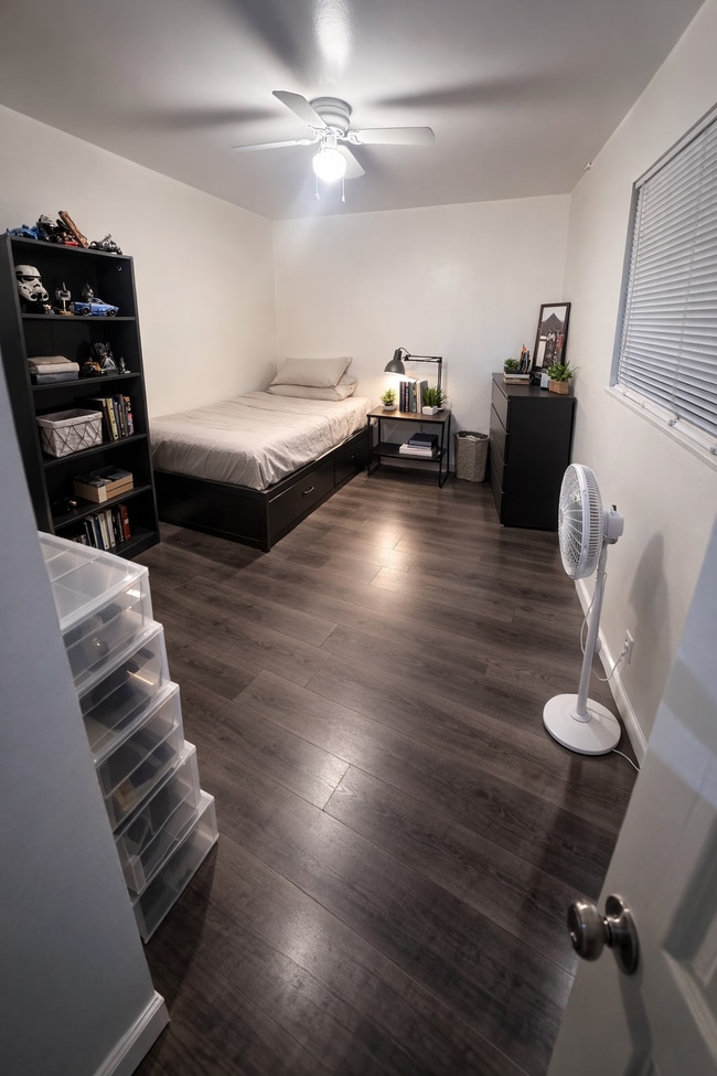 Photo - 150 W 49th St