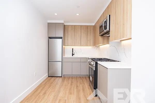 Photo - 2230 Cropsey Ave Unidad 1203