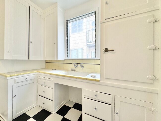 Photo - 336 N Genesee Ave Unit A