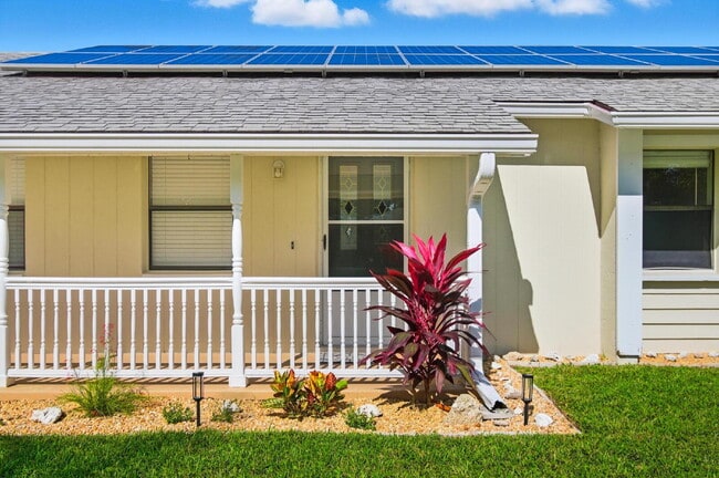 Photo - "Charming 3-Bedroom Oasis with 2 Baths on ...