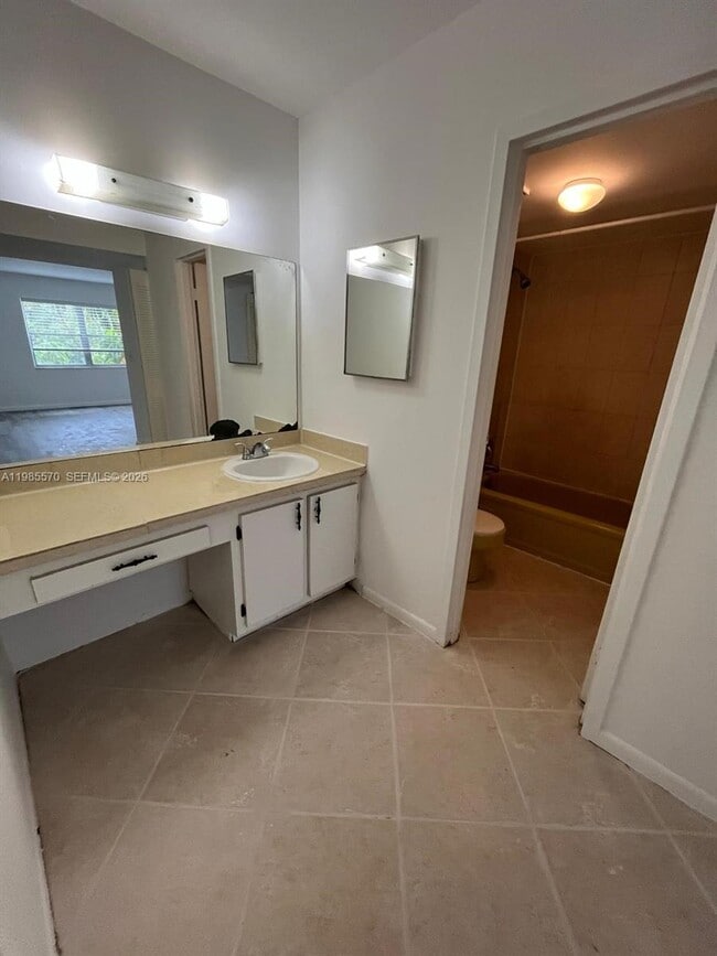 Photo - 4354 NW 9th Ave Unit 13-2D