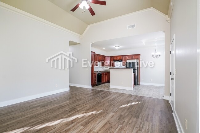 Photo - 121 Kingston Ct