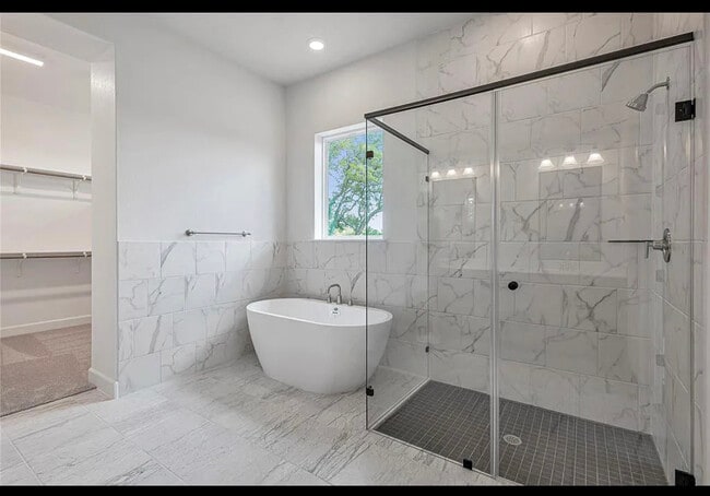 Photo - 2208 Parkview Dr