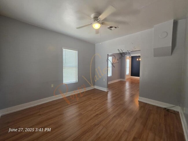 Photo - 305 Grandview Ave