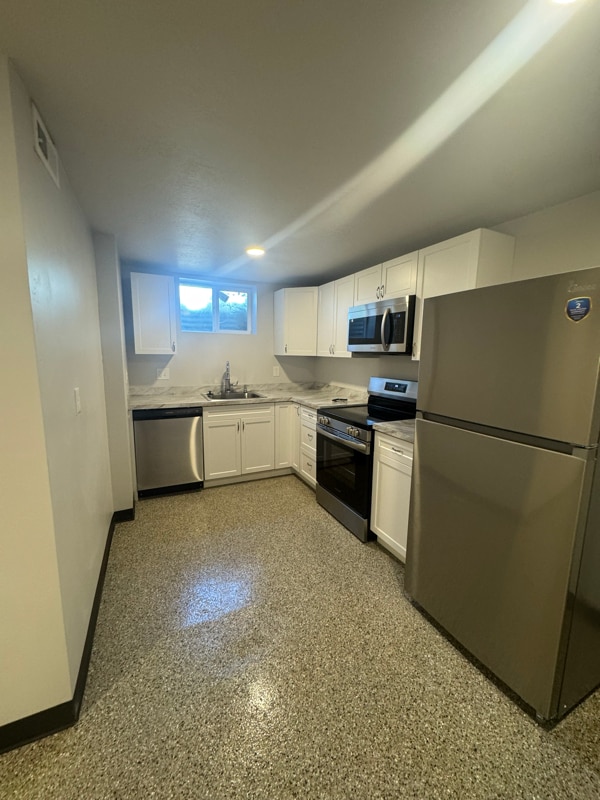 Building Photo - 639 S Coleman St Rental