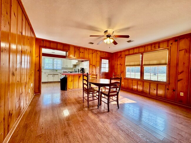 Photo - 1134 Rowland Rd