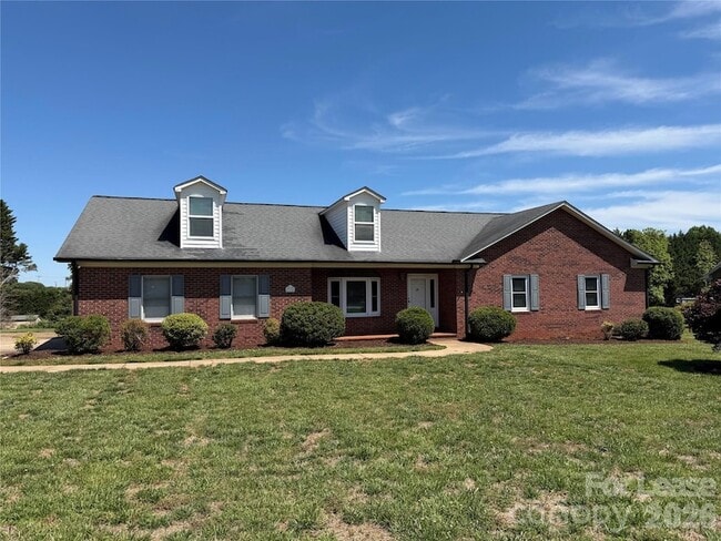 Building Photo - 236 Meadow Oaks Dr