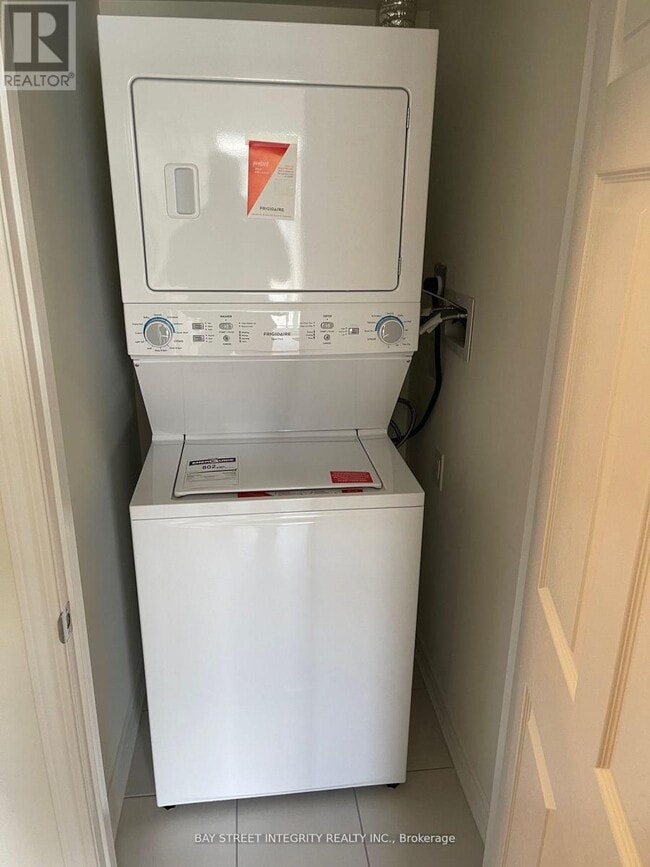 Photo - 2791 Eglinton Ave E