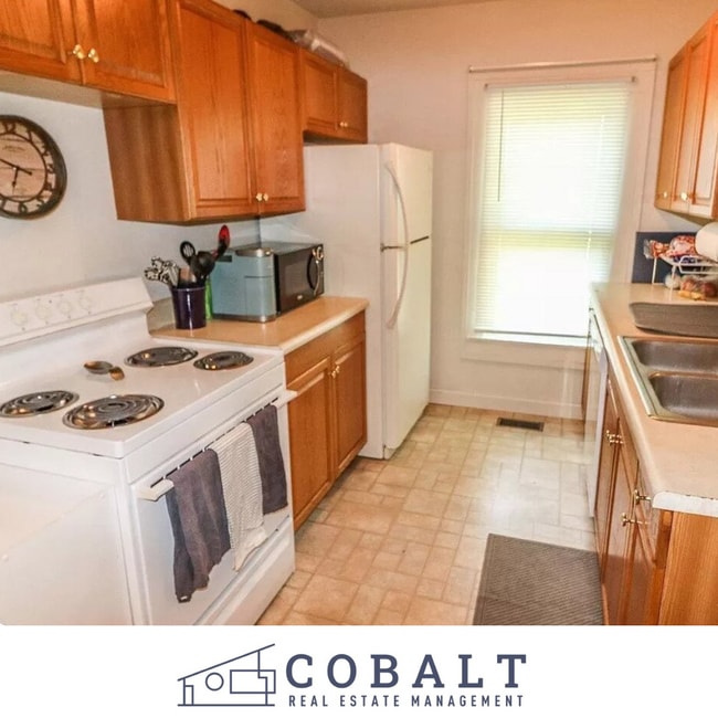 Building Photo - Prime Location 4 Bed Duplex