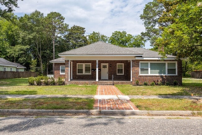 Building Photo - 20 Marion Ave Unit A