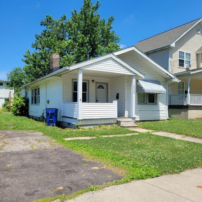 Photo - 15205 Lincoln Ave