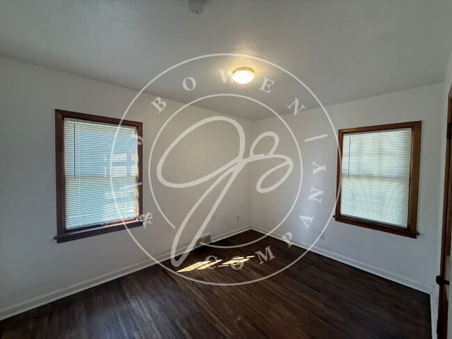 Photo - "Charming 3-4 Bed home with Hardwood floors close to the University Of Toledo