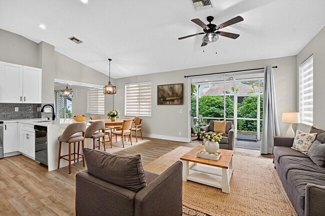 Photo - 851 NW 42nd Pl