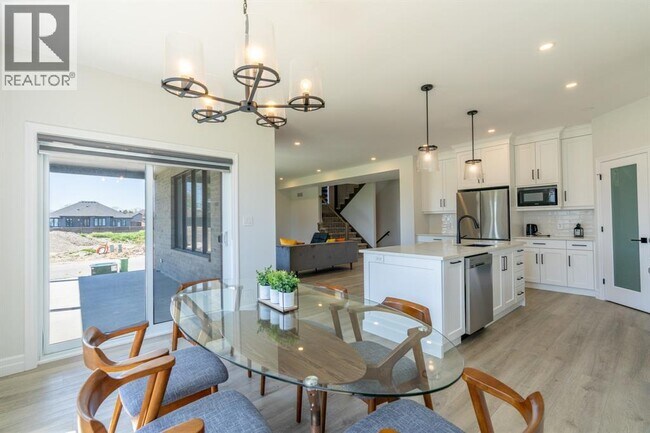 Photo - 624 Sweetbay Cres