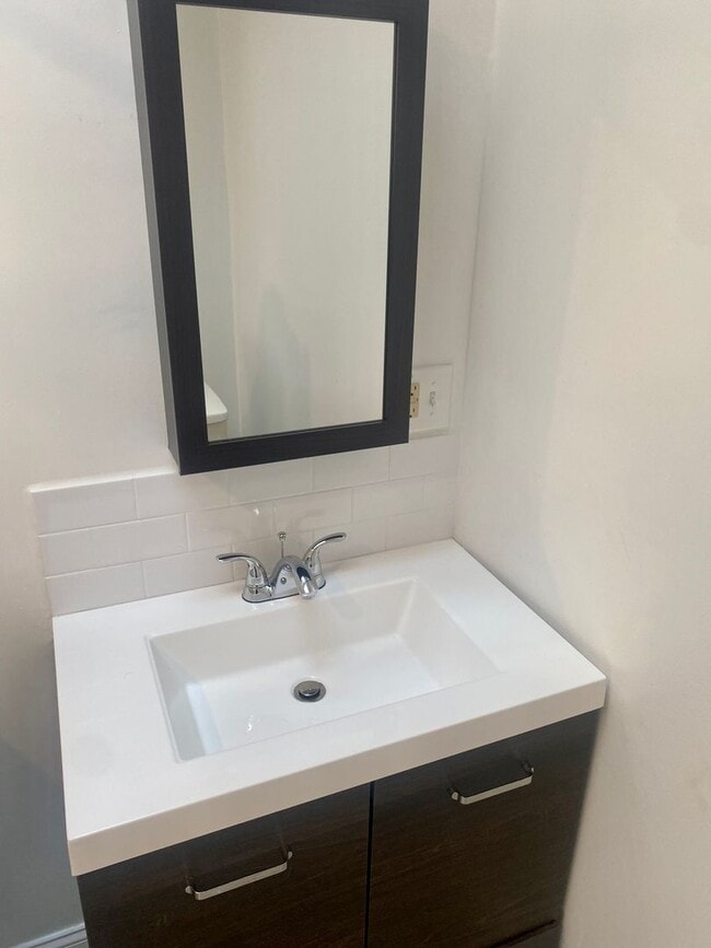 Photo - Newly Renovated 4BED 1.5BTH / Stainless Steel Appliances & Washer/Dryer Hookup!