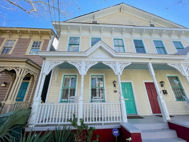 Building Photo - 2 BED | 2.5 BATH | DOWNTOWN LIVING | PRIVA... Rental