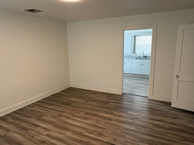 Photo - 728 W Kansas Ave