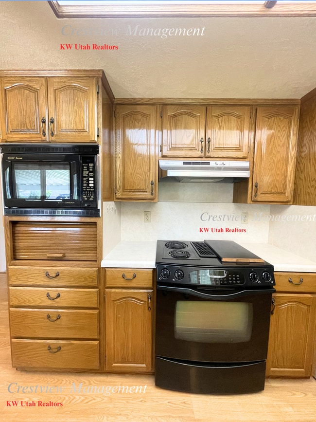 Photo - Charming Home with Expansive Yard in Prime Draper Location