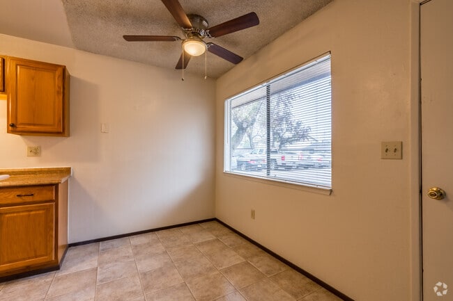 2BR, 1BA - 720SF - Dining Room