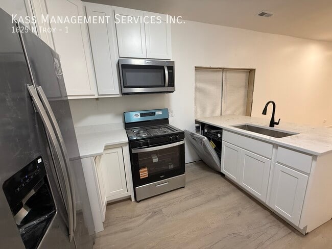 Photo - 1625 N Troy-1 Unidad 1